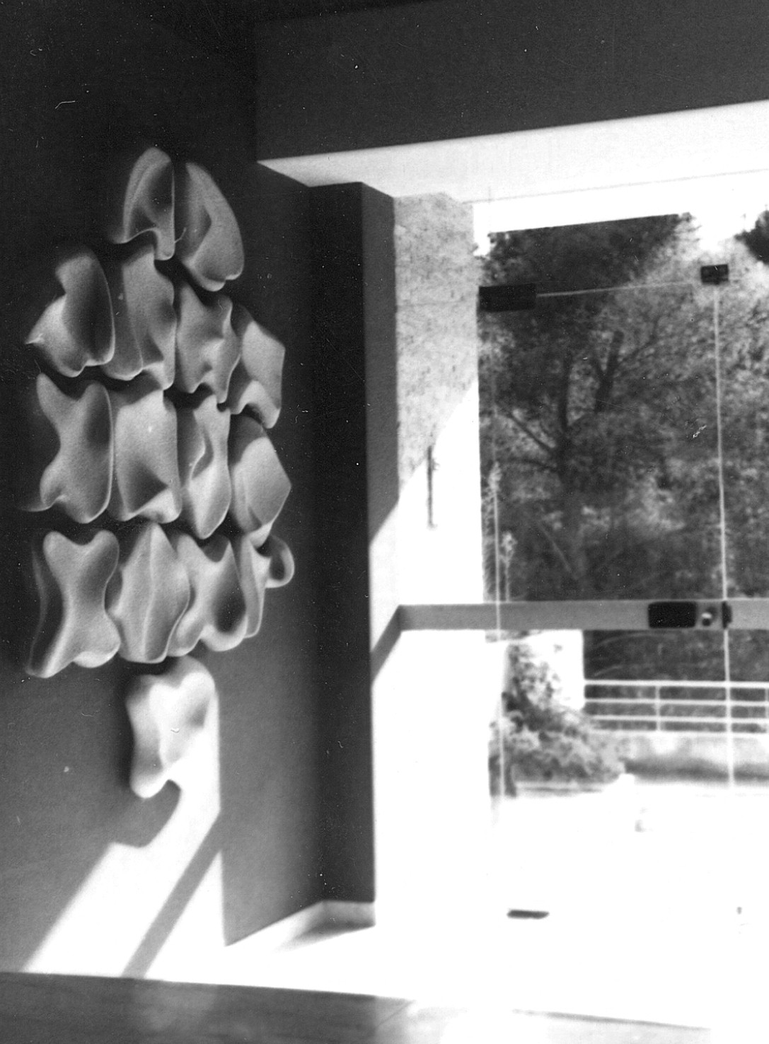 Composition murale décorant l'entrée de l'immeuble Les Grands Pins à Vence, 1976, 180x156